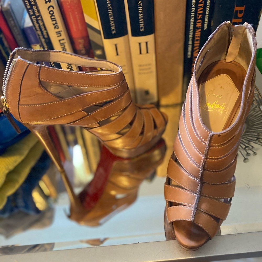 Size 37 used 3 times perfect condition